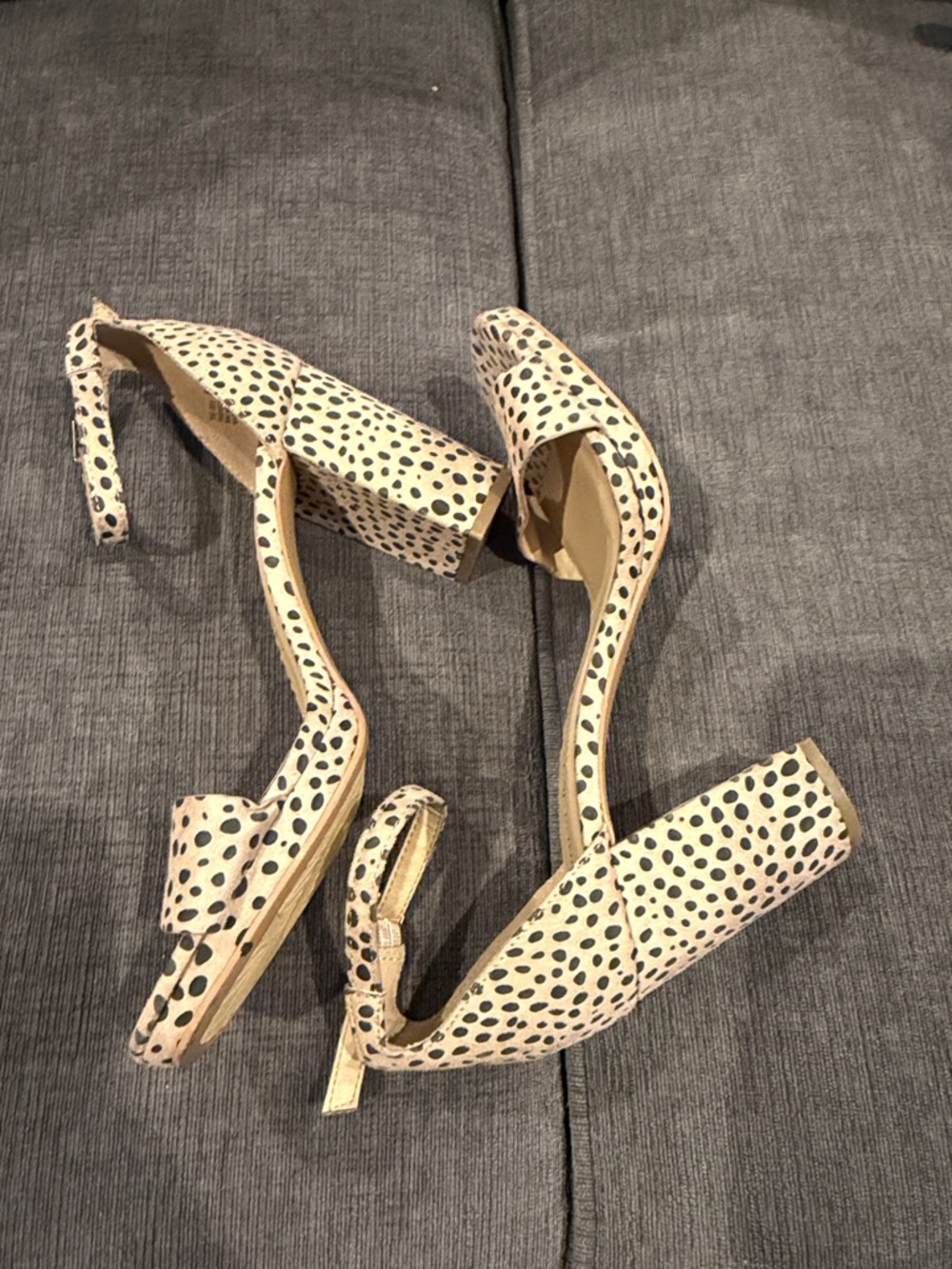 New Chinese Laundry Size 8M Beige and Black Polka Dot Block Heel Suede Sandals